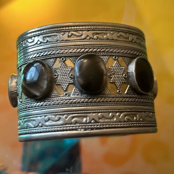 Turkemann Tribal Agate Cuff Bracelet - Picture 4 of 7